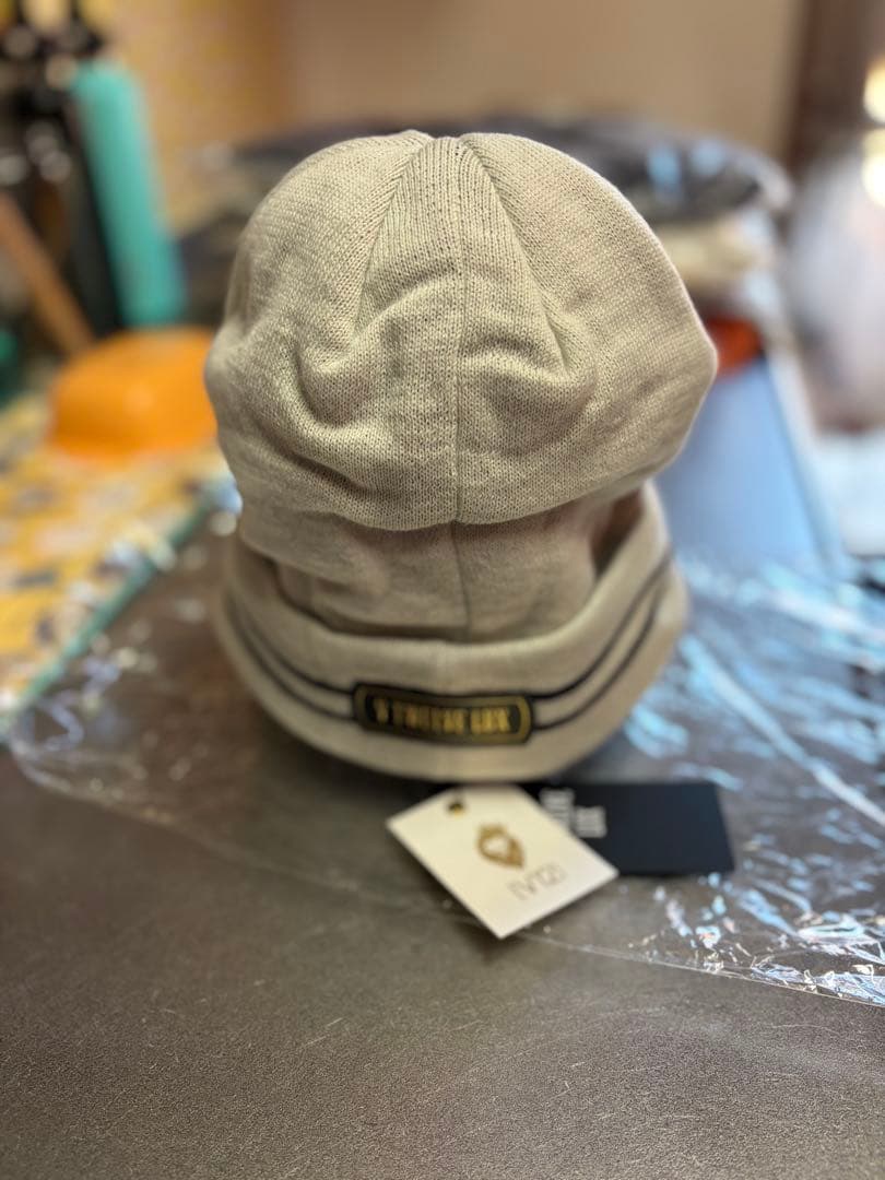 新品タグ付】V12 LUX ゴルフ オスロキャップ ホワイト フリーサイズ