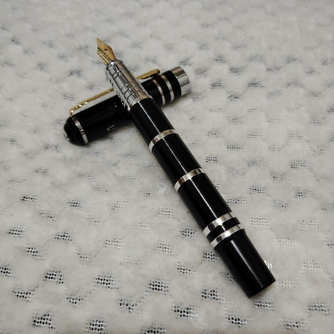 黒い万年筆 金メッキペン先