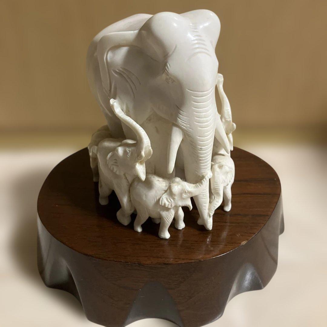 Y2555 高級彫刻　ゾウ　置物　オブジェ　 付属品　木の台付き