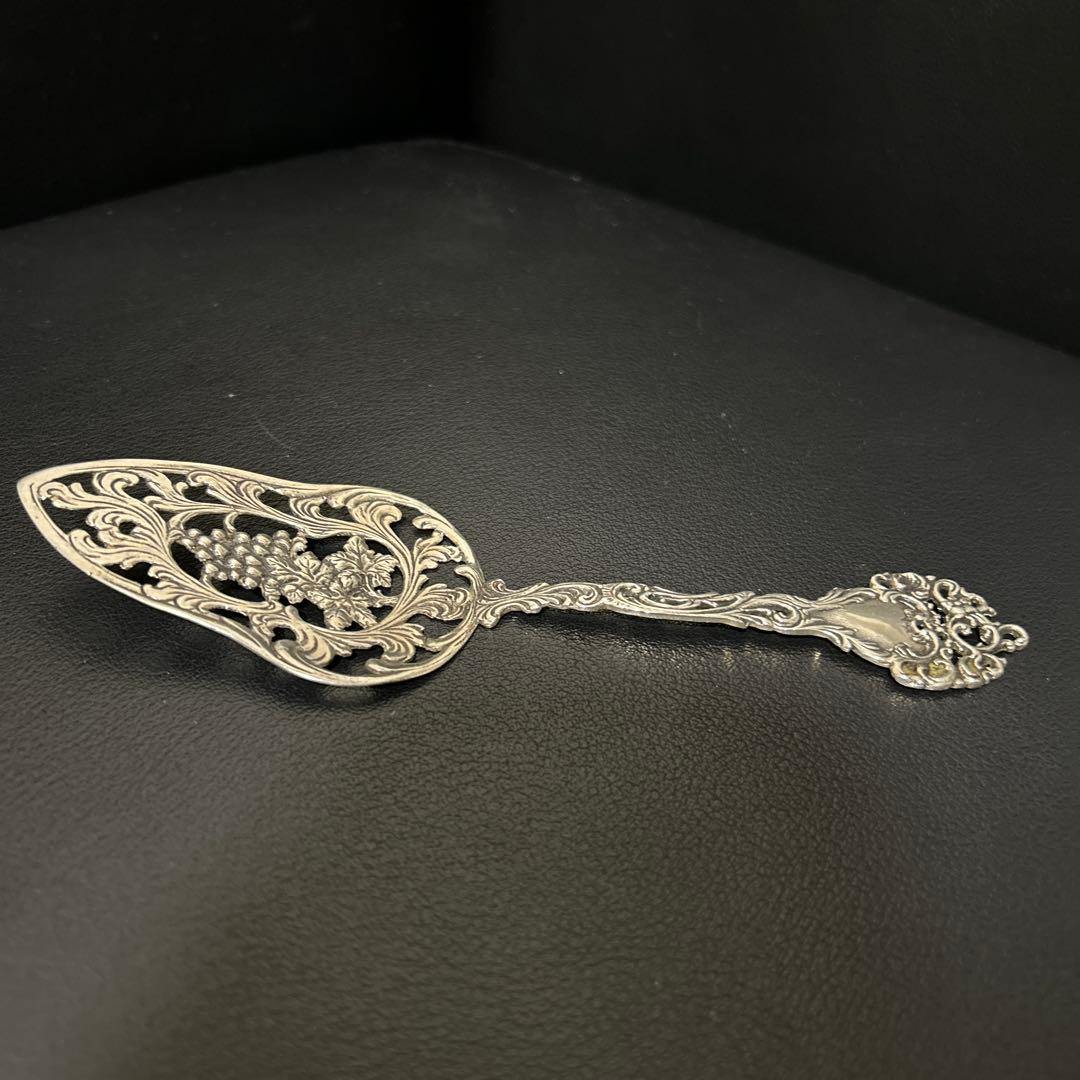 イギリスアンティーク　シルバー 800 装飾的なケーキサーバー