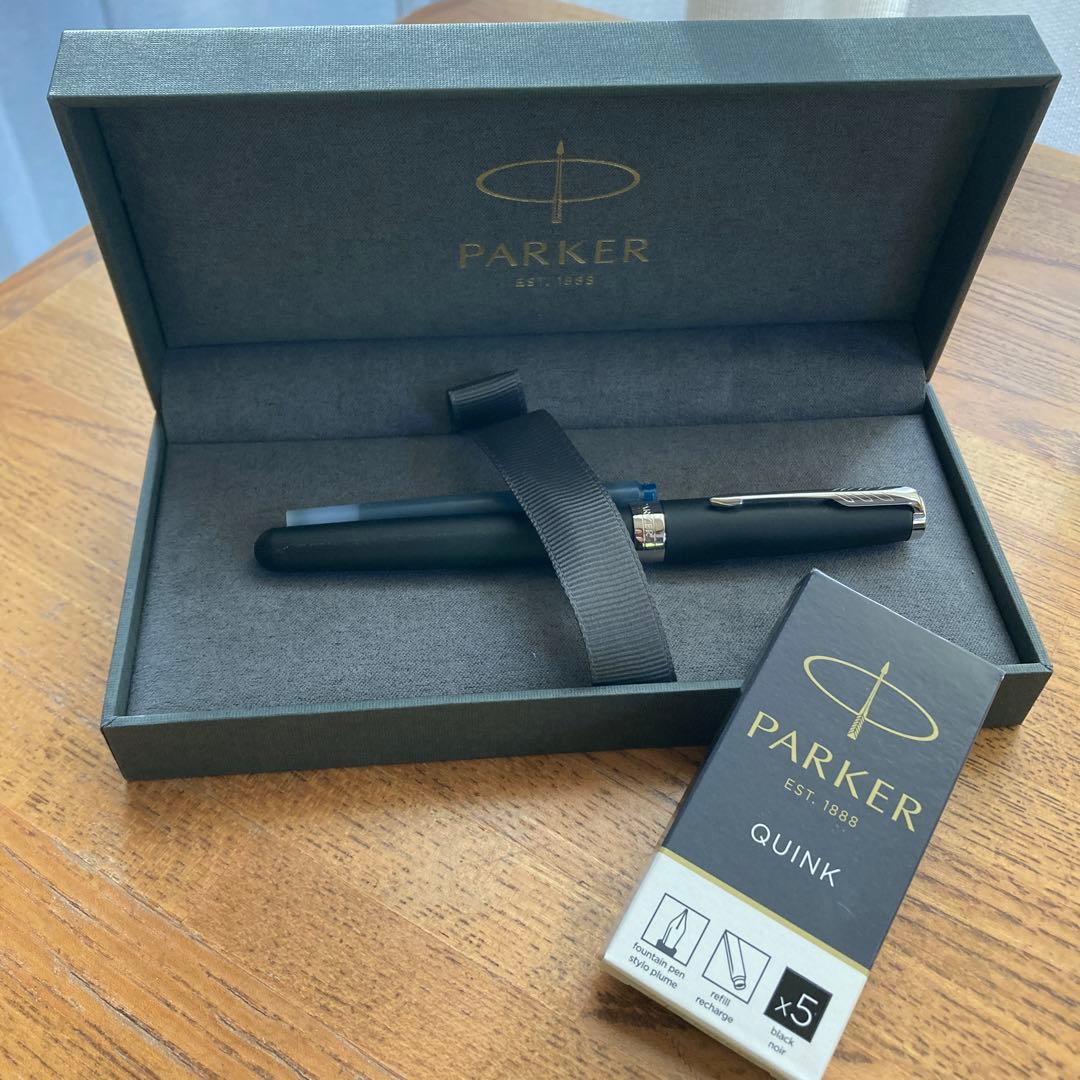 かっこいい正統派　パーカー　万年筆　インク5本付き