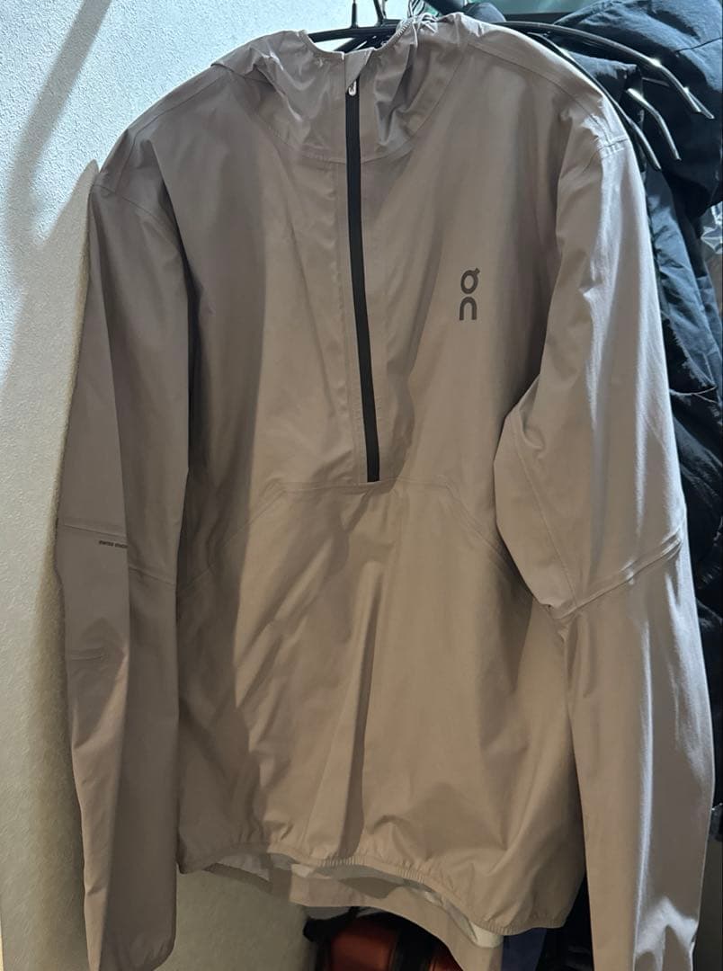 on ウィンドブレーカー M グレー