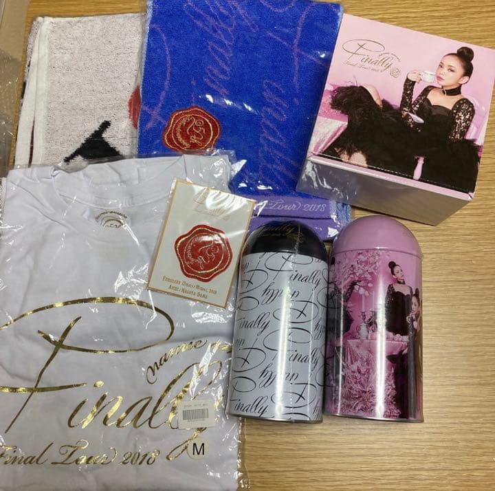 安室奈美恵 マグカップタオルTシャツM貯金箱ワッペンセット