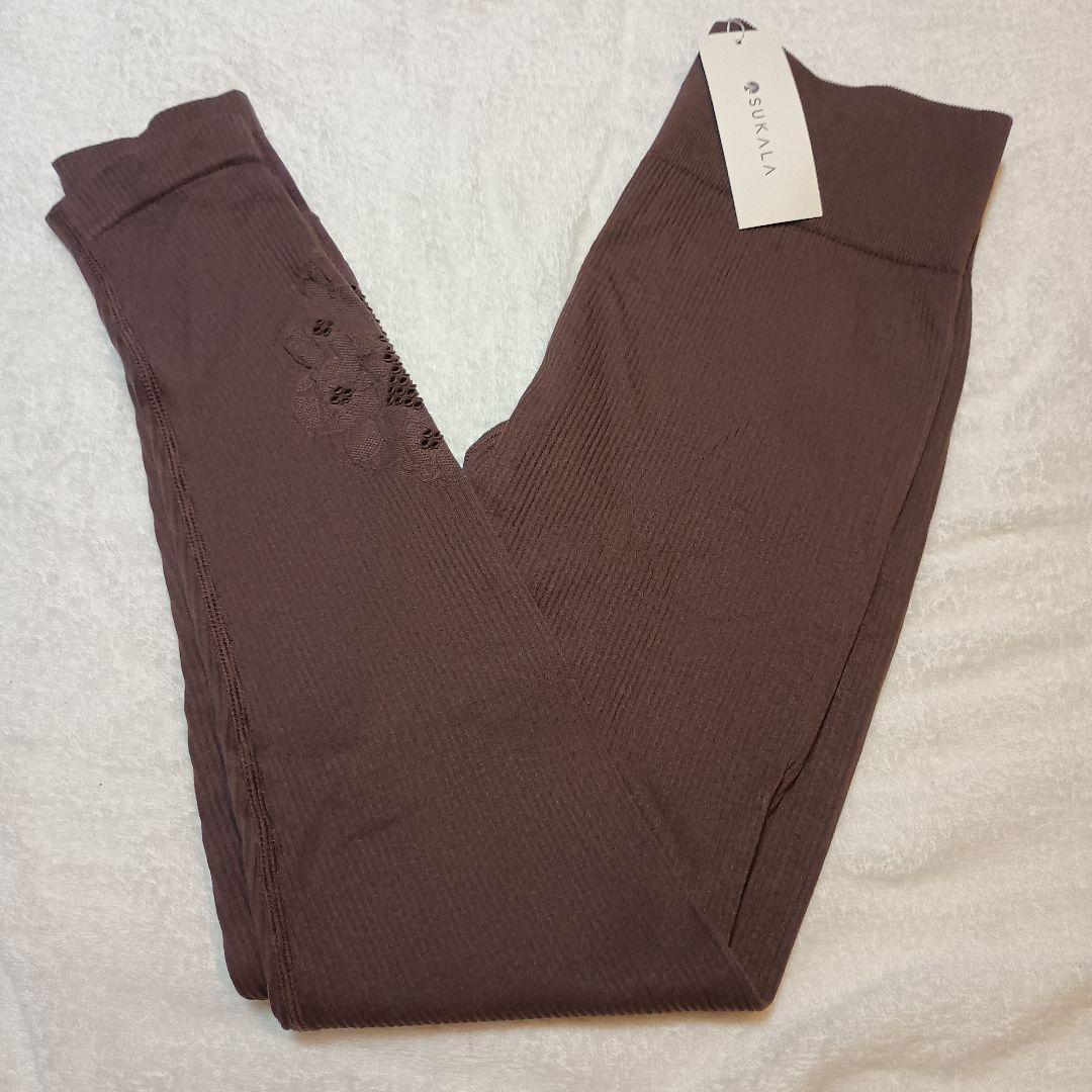 新品未使用SUKALAスカーラアクティブデイジートップスとレギンスセットL