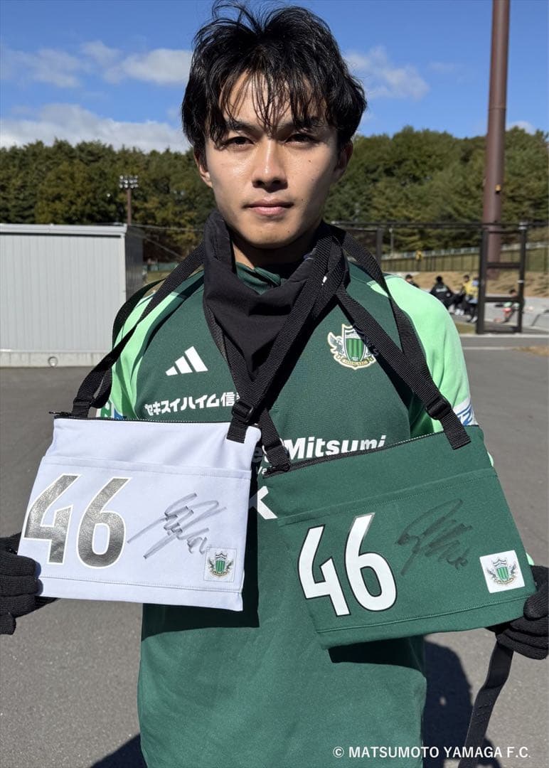 安永玲央 直筆サイン入り アップサイクルサコッシュ 1st(緑)