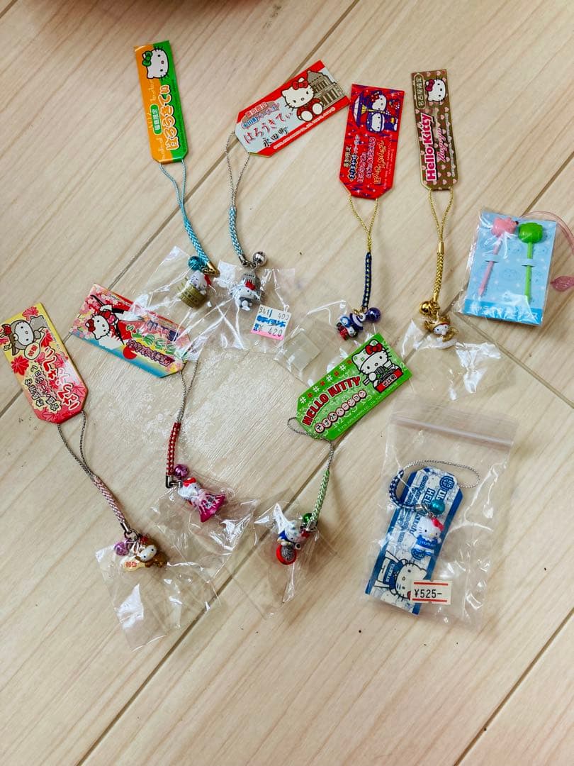 楽一番01様　キティ　ご当地　根付け60個　レトロ　キーホルダー　アルバム