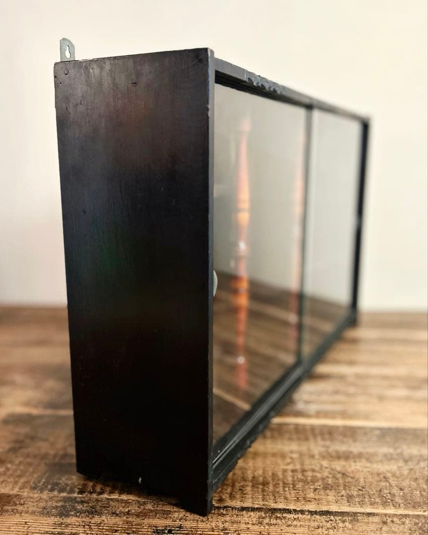 昭和初期 壁掛けガラス飾り棚｜黒塗り木製 薄型 軽量 古家具 アンティーク