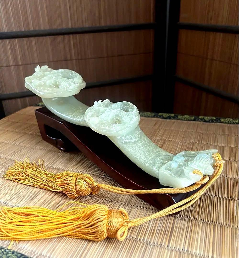 古翡翠 緑砡石 龍蝙蝠刻 如意 台座付き