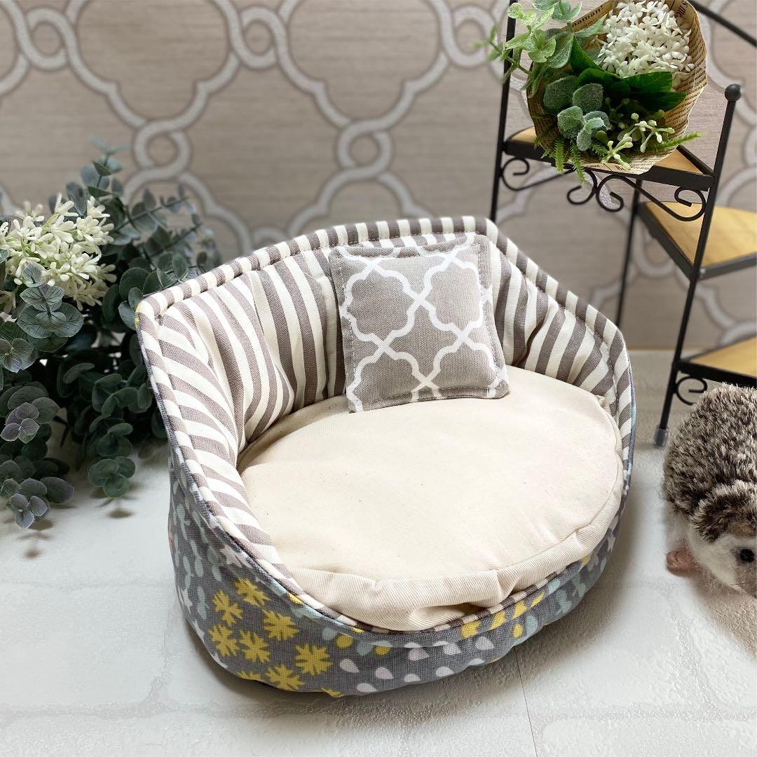 ハリネズミ寝袋　ソファーB