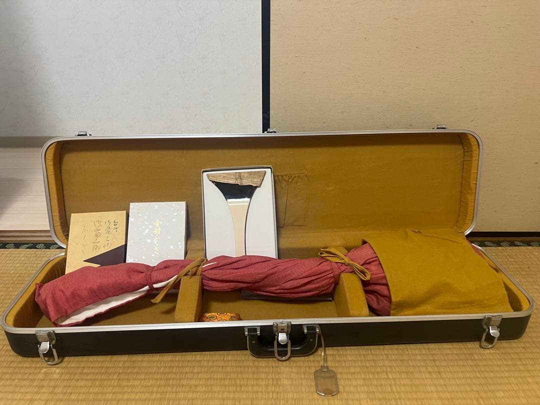 希少　白紅木　地歌用三弦　黒檀糸巻き　天然素材撥　ハードケース付き