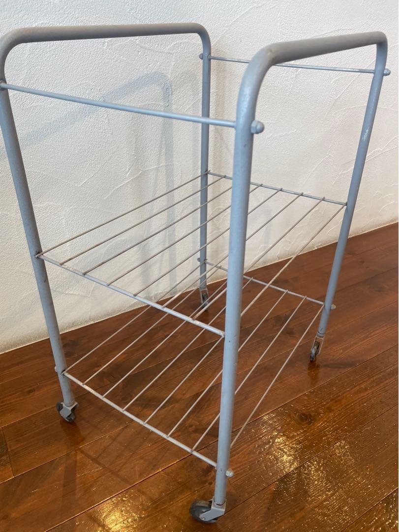 ブルーグレーの小ぶりなアンティークワゴン　シェルフ