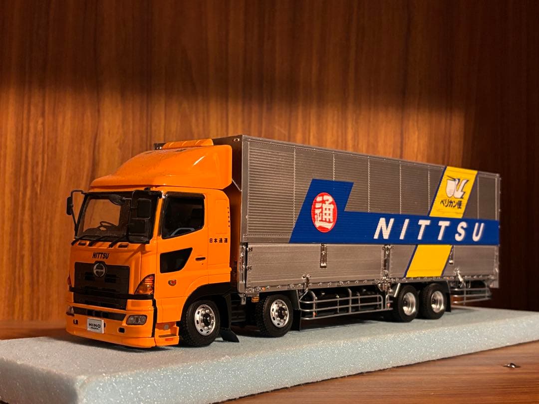 アオシマ　ヘビーフレイト日通ペリカン便　完成品