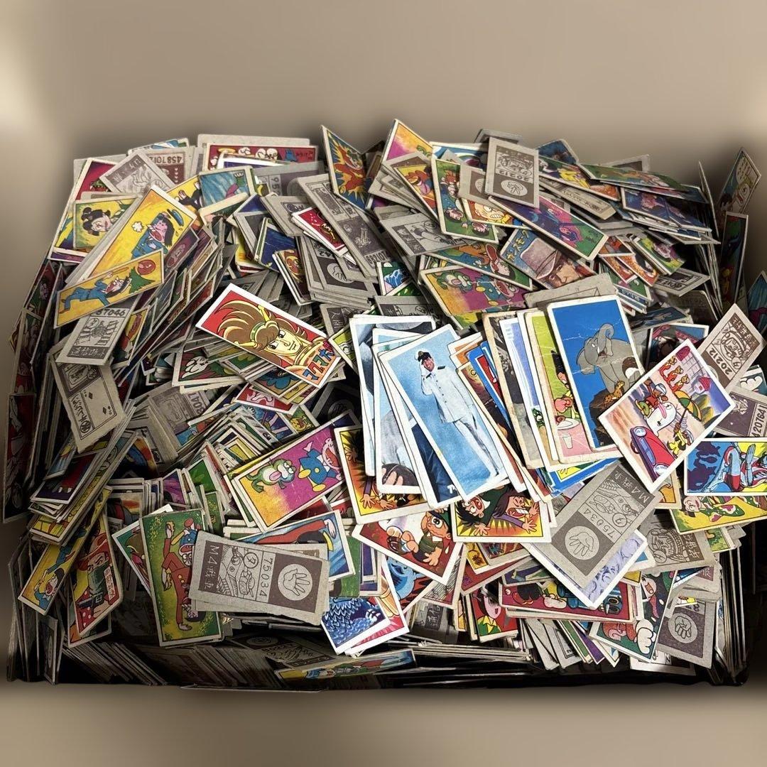 と*し様 昭和レトロ　メンコ　超大量　おそ松くん、鉄人28号、ハリマオ　オバQ