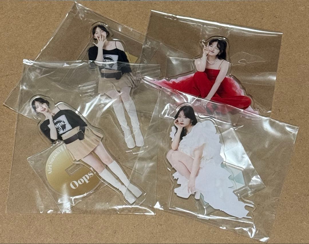 鈴木愛理　ラッフルくじ　D賞　アクリルスタンド4種セット