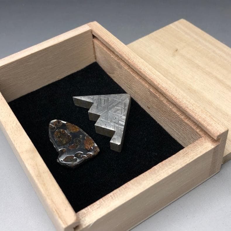 パラサイト隕石 メテオライト 隕石　石鉄隕石　２点　重さ28ｇ　共箱