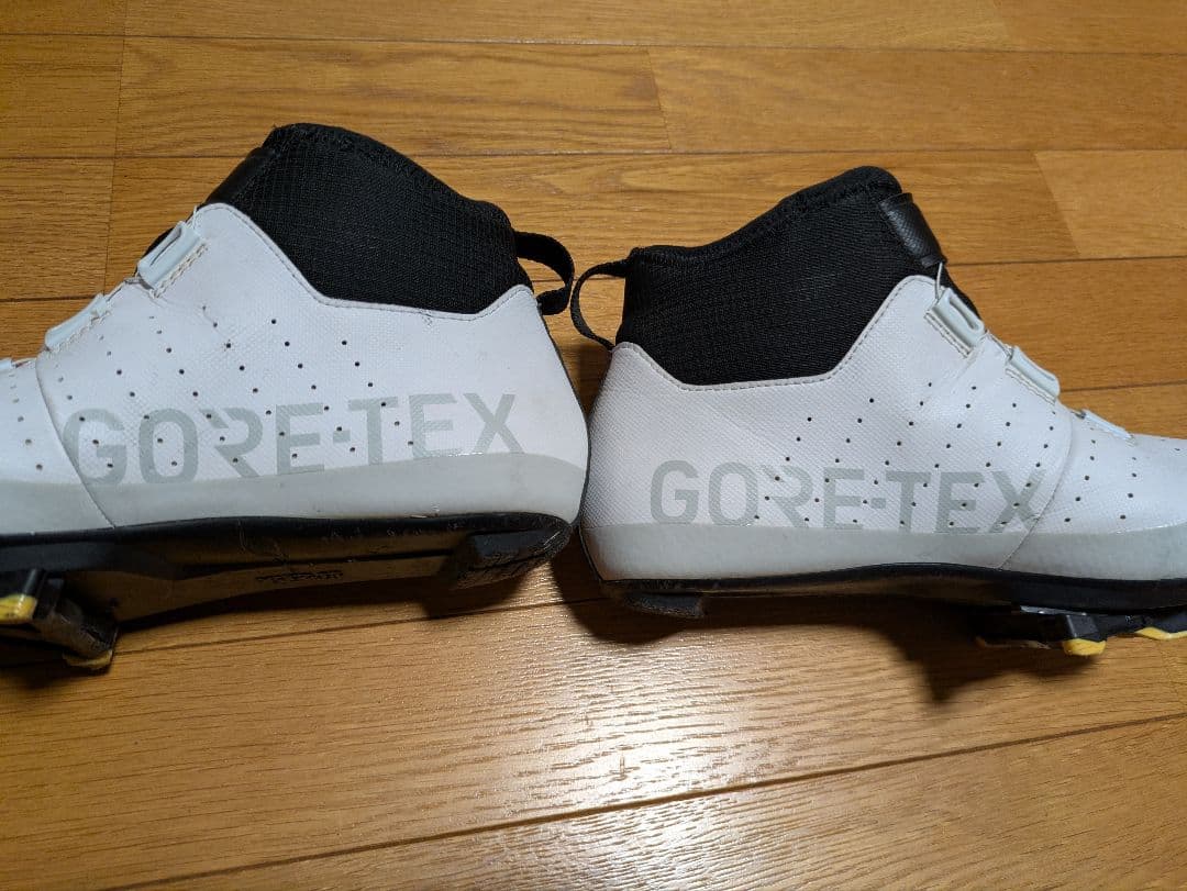 ウェア fIZIk Tempo Ariaca R5 White EUR 43