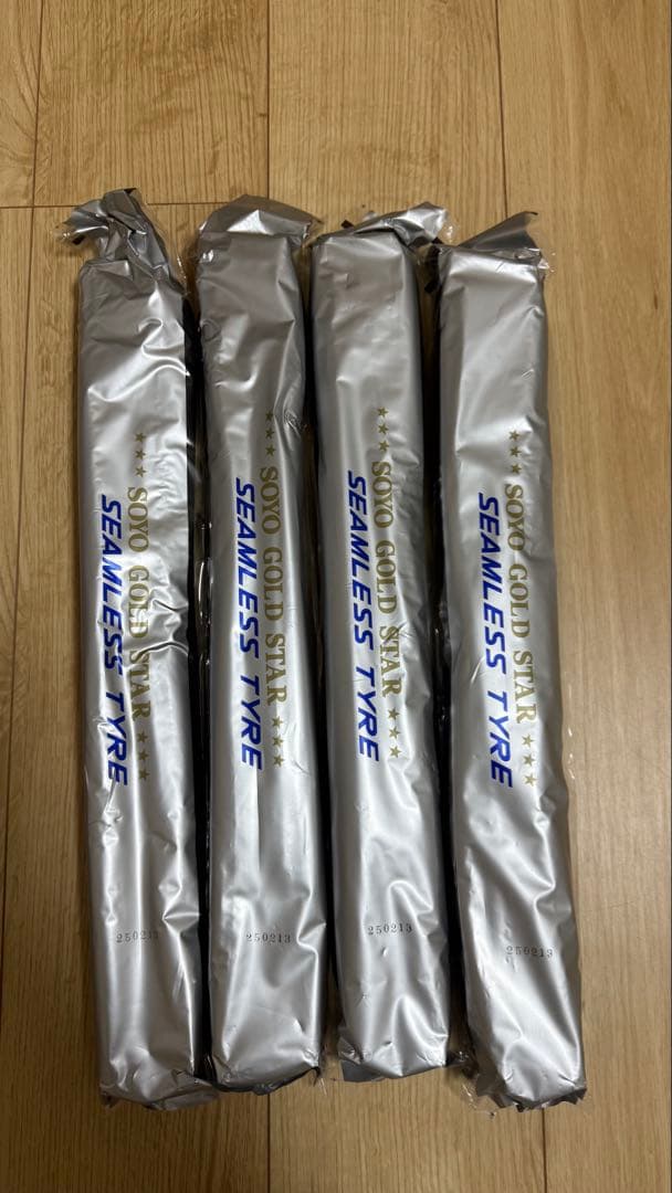 SOLO GOLD STAR シームレスタイヤ 4本セット メルカリ最安値です。