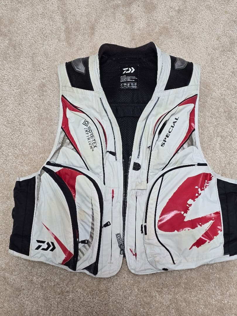 Daiwa SPECIAL フィッシングベストLサイズ