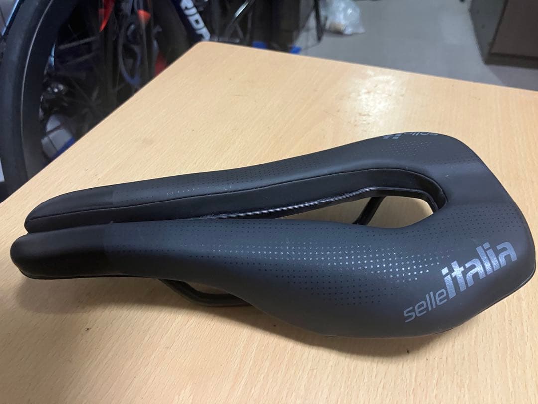 SELLE ITALIA(セライタリア) WATT S.FLOW
