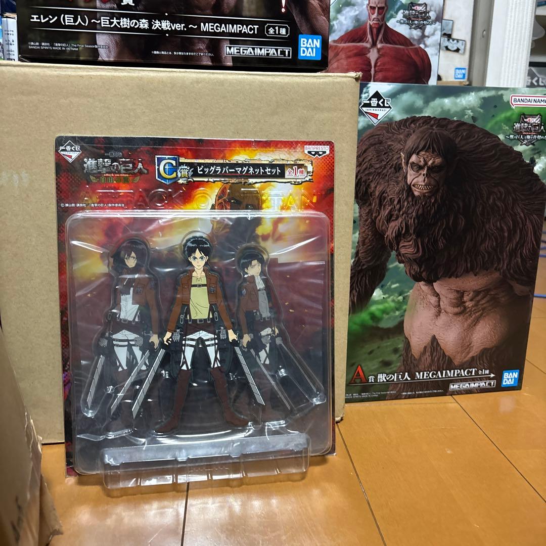 進撃の巨人フィギュアセット売り 進撃の巨人マグネット