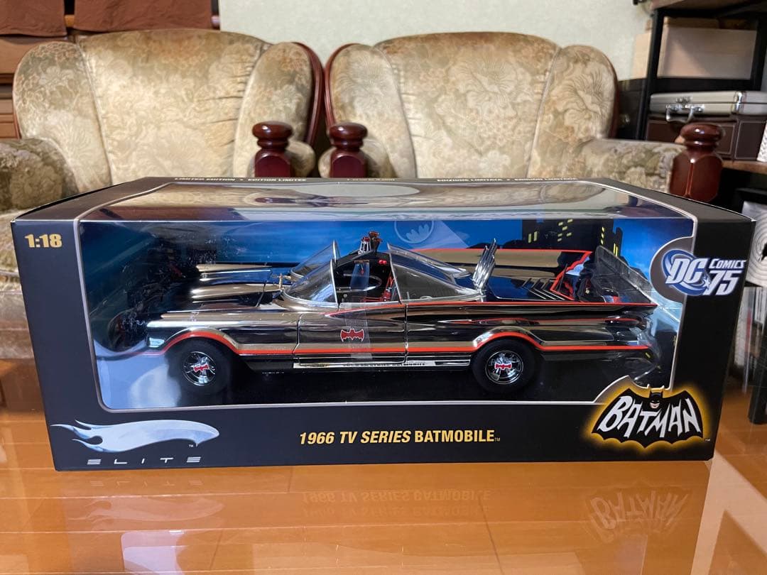価格変更1/18 マテル バットモービルTVシリーズ1966 クローム 未開封品