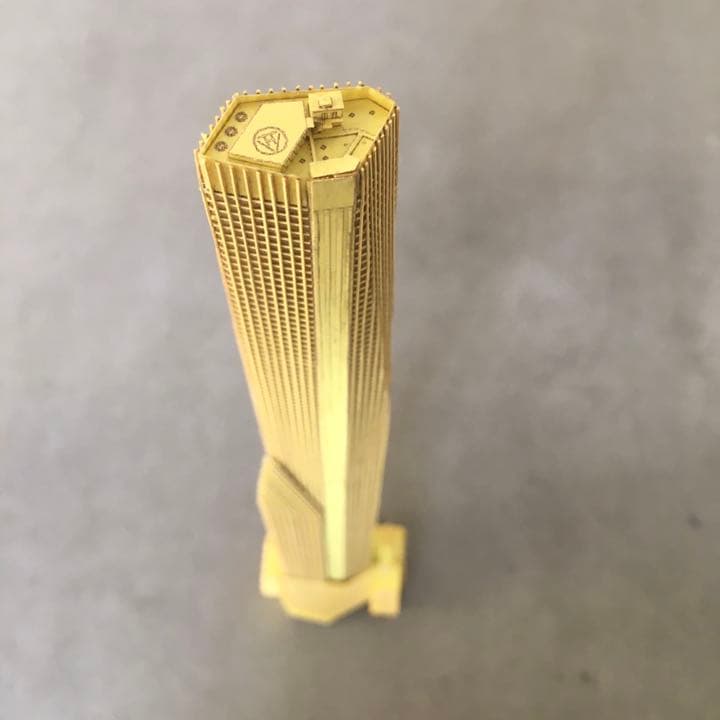 グラス・タワーのペーパーモデル(1/2000、無塗装、ガラス面は透明）