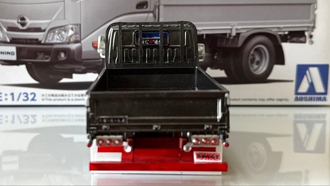 ひ*ろ様 楽プラ　デコトラ　デュトロ　平ボディ　アオシマプラモデル完成品　ケース