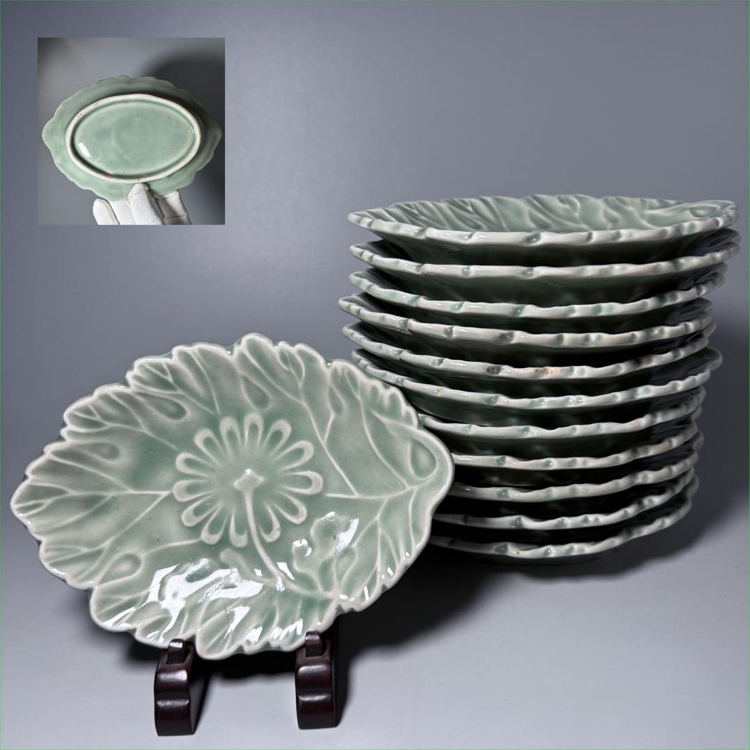 幕末〜明治　鍋島青磁　花文様陽刻葉形皿　12枚　料理屋　古器を楽しむ