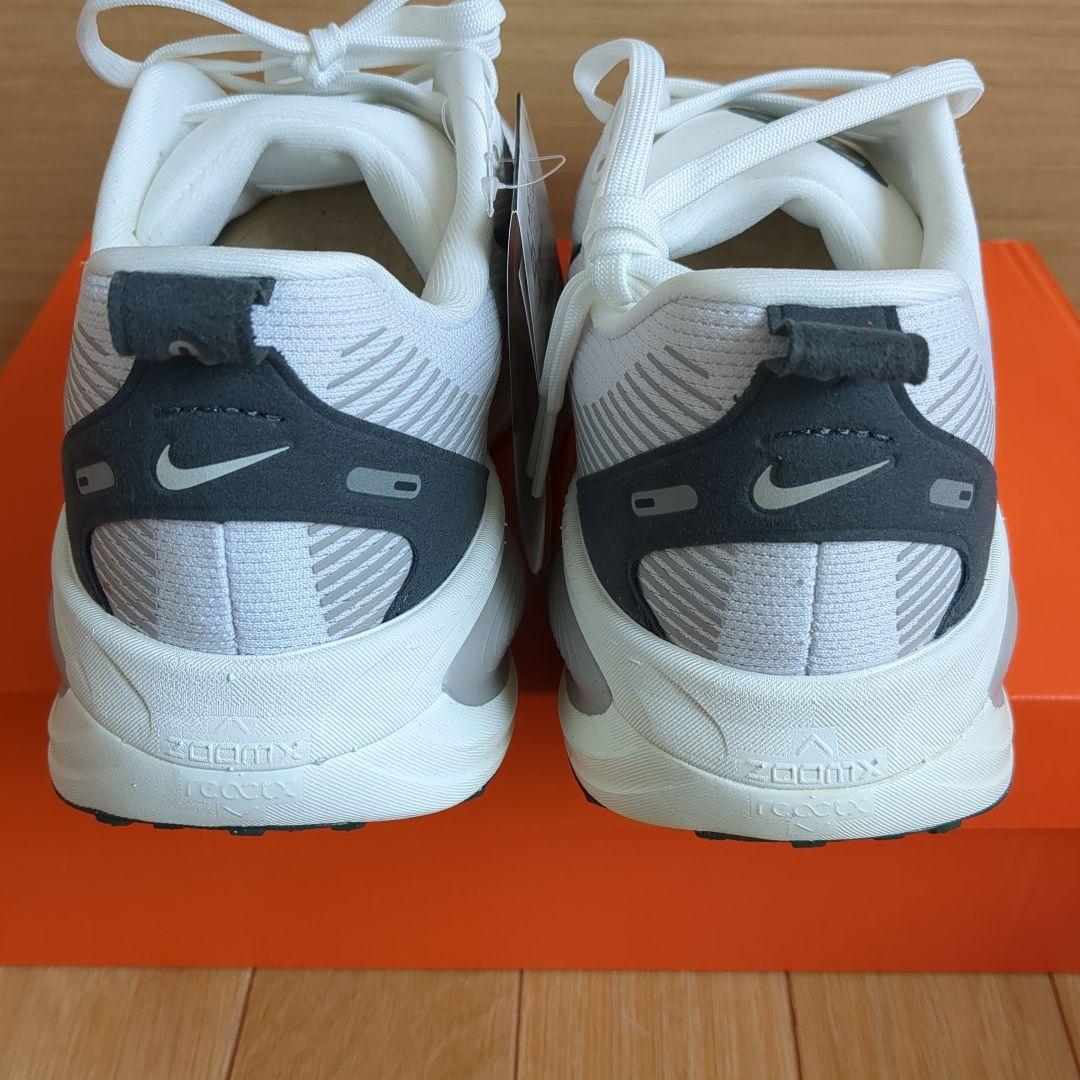 新品 未使用 Nike Vomero18 26cm 白 ナイキ ボメロ18