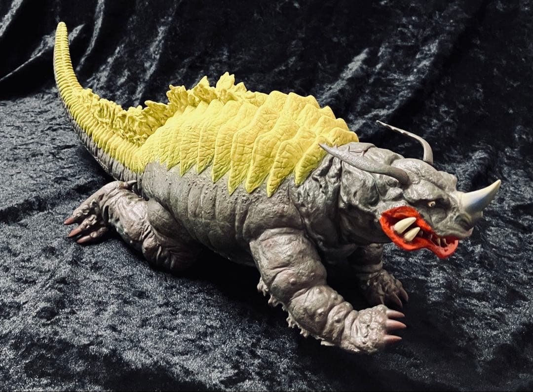 塗装済完成品　ビリケン商会　ネロンガ