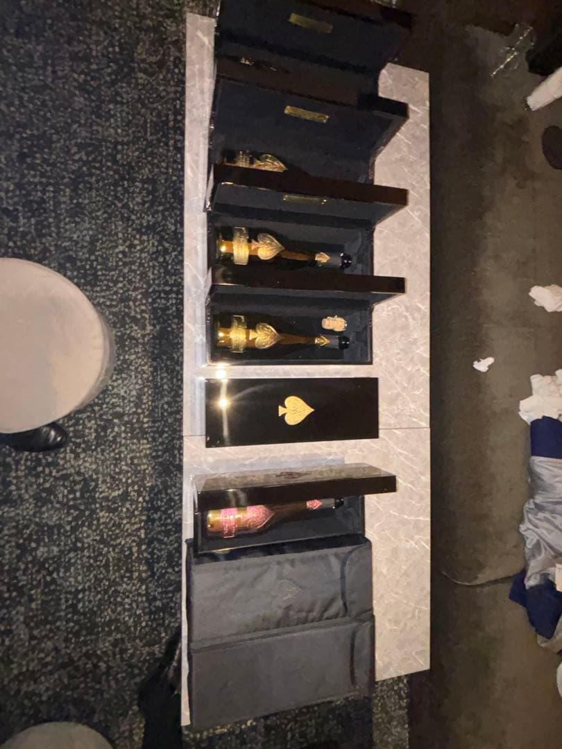 アルマンド シャンパンケース8個