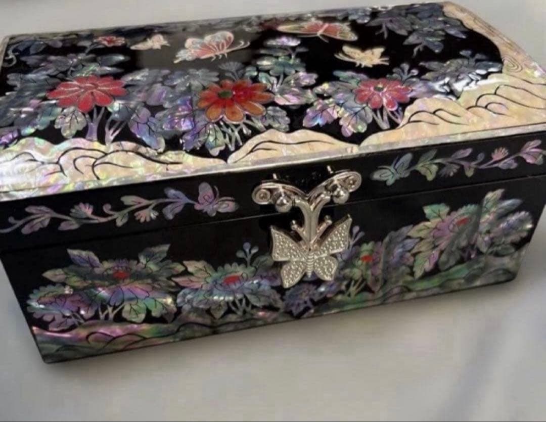 韓国伝統工芸 螺鈿細工 高級宝石箱｜蝶と花文様 一点物