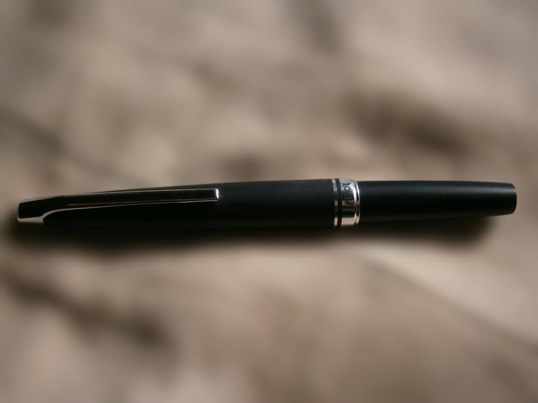 PILOT エリート万年筆 18K　と　PILOT　センスの良い万年筆の2本