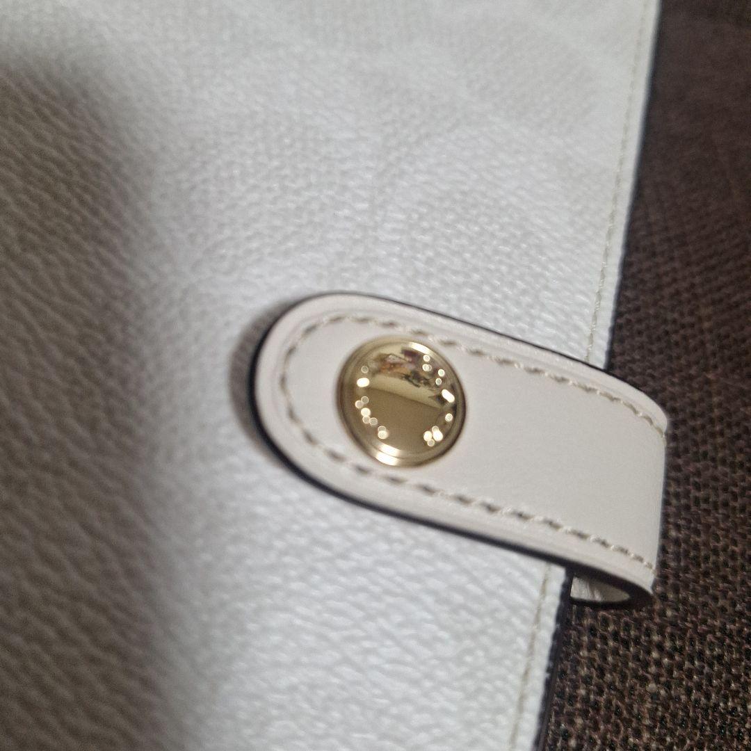 COACH ホワイトレザーノートカバー
