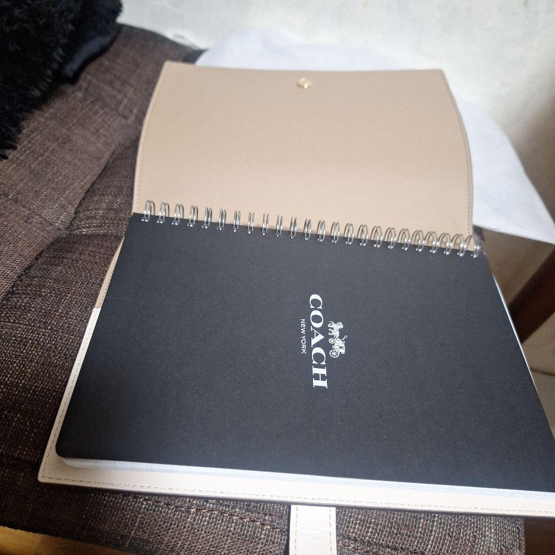 COACH ホワイトレザーノートカバー
