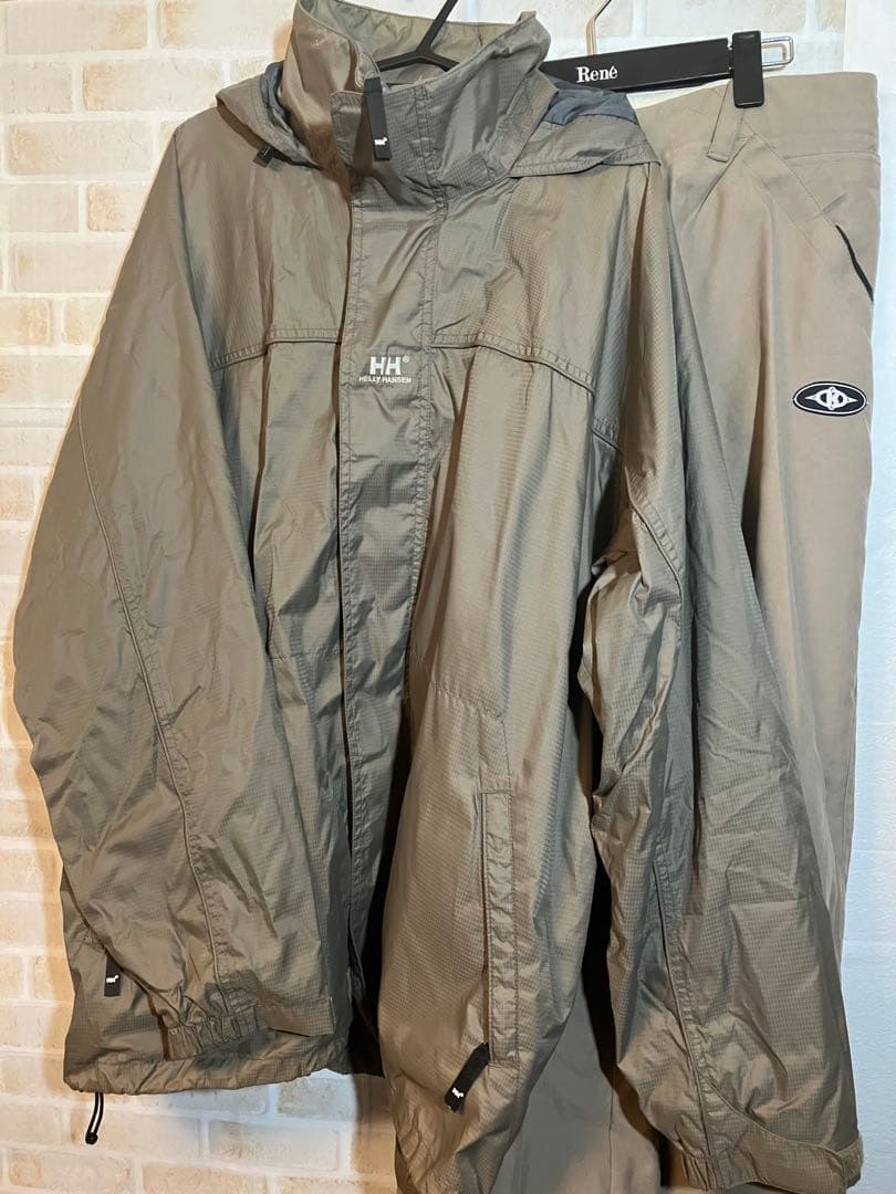 《美品》スノーウェア 上下セット (ヘリーハンセン、キラーループ)Lサイズ