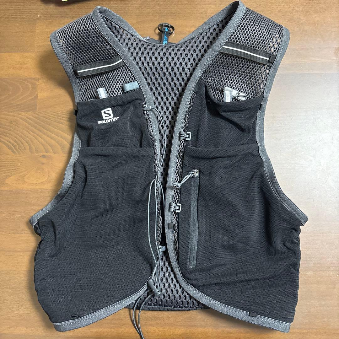 Salomon ランニングベスト 黒 メッシュ