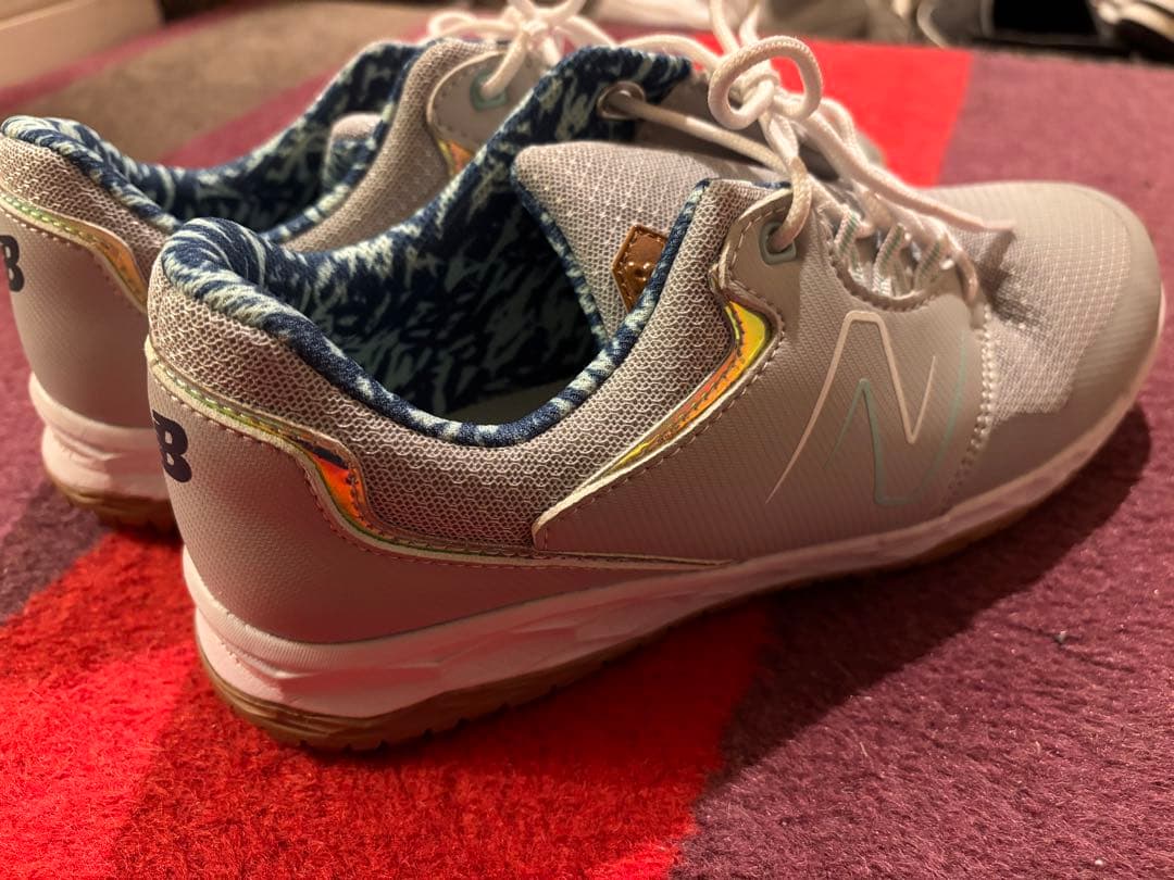 超美品ニューバランス WOMEN'S スパイクレス ゴルフシューズ 25.5cm