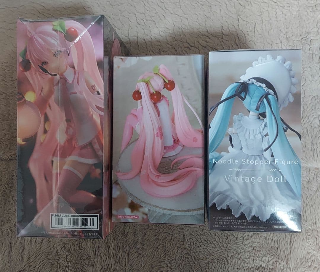 初音ミク、桜ミクフィギュアセット