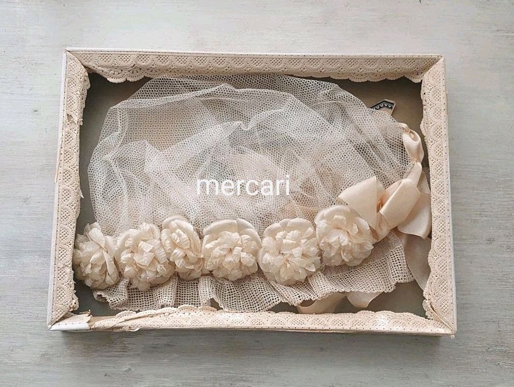 フランス製　アンティーク レースのボネ 薔薇の布花 シルクリボン