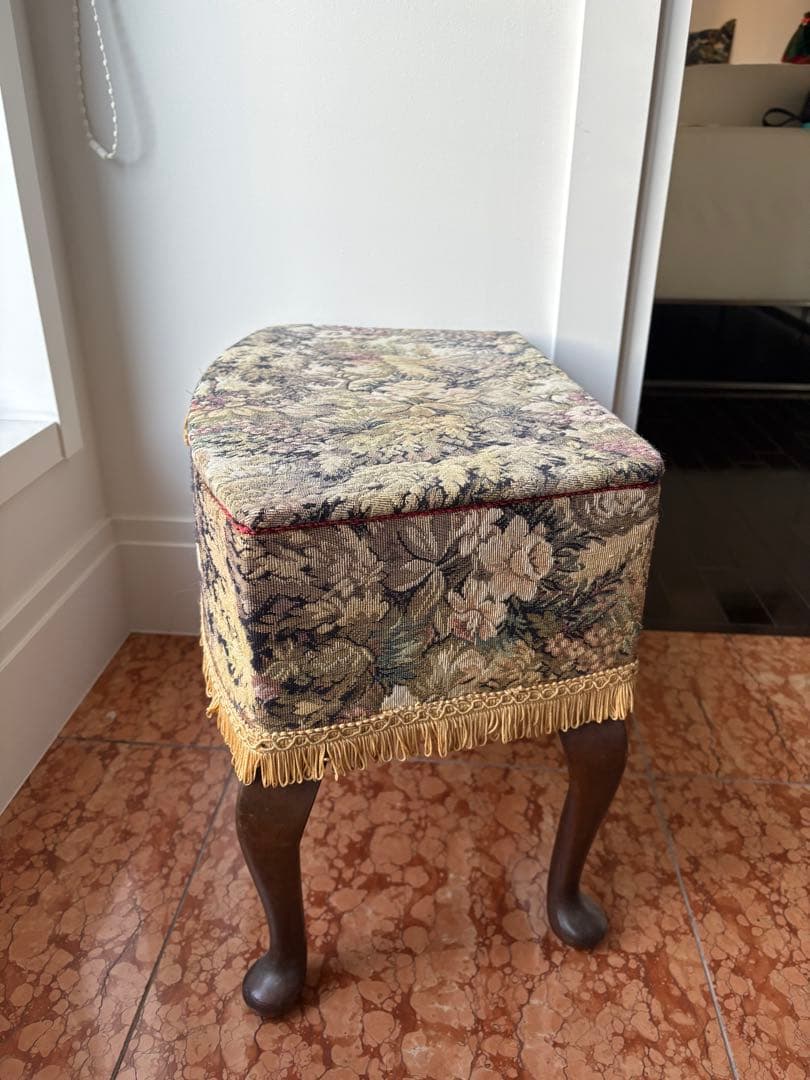 ✴︎イギリスヴィンテージ ソーイングボックス✴︎ 収納に ゴブラン織 木製 猫脚