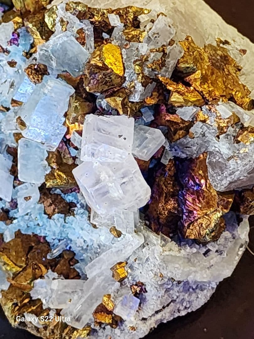 レインボー黄鉄鉱