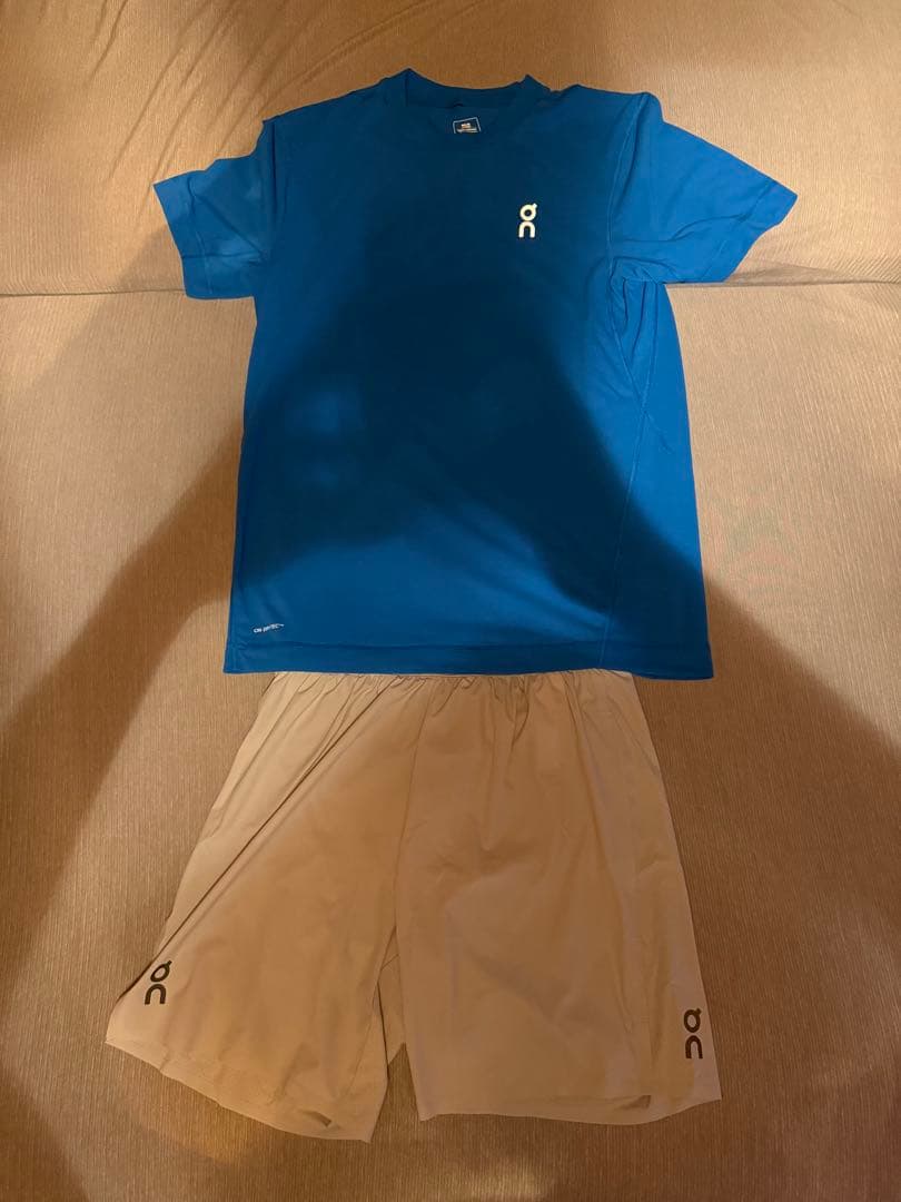 上下セット。Train-t&performance-shorts