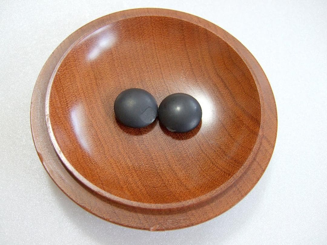 蛤碁石 那智黒石 33号碁石 白179個 黒178個 欠け有 碁筍 / 囲碁