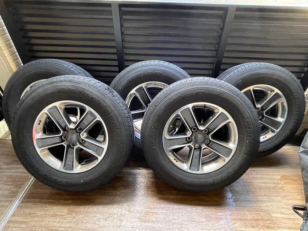 JeepジープラングラーJLサハラ18インチ純正タイヤ付ホイール 5本セット中古