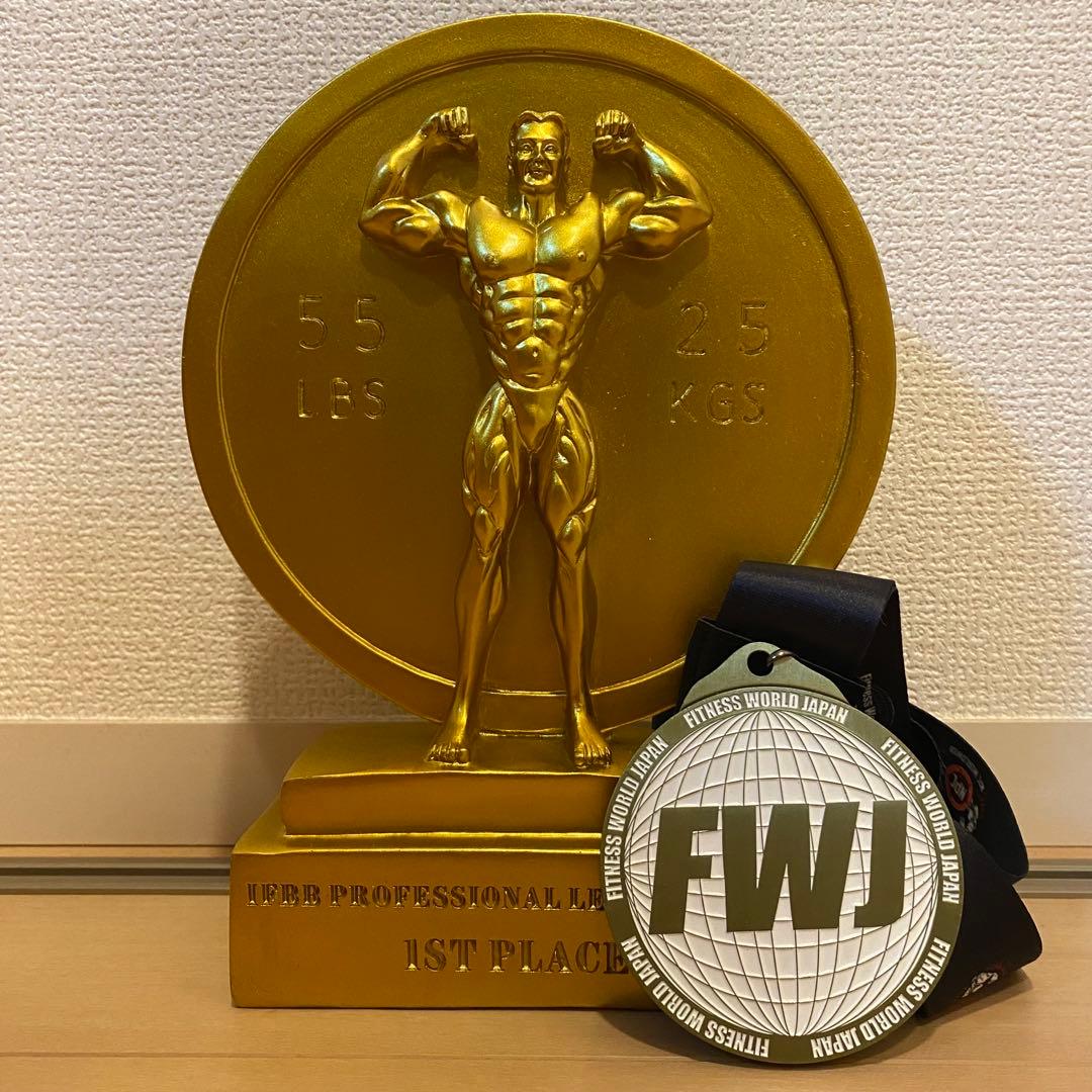 ＦＷＪフィジーク優勝　トロフィー、メダルセット　１位