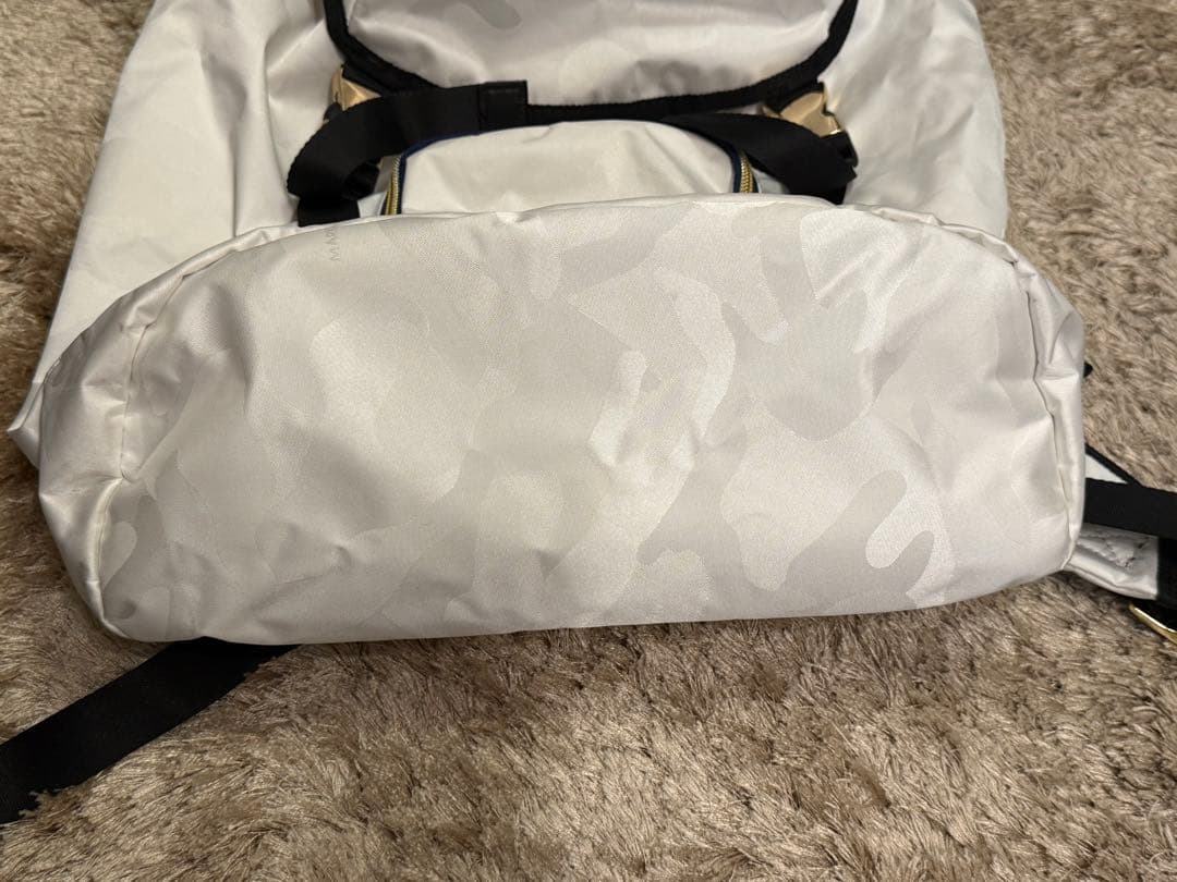 マークアンドロナ　リュック　バックパック　白