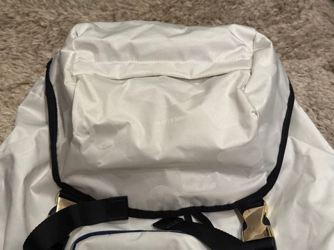 マークアンドロナ　リュック　バックパック　白