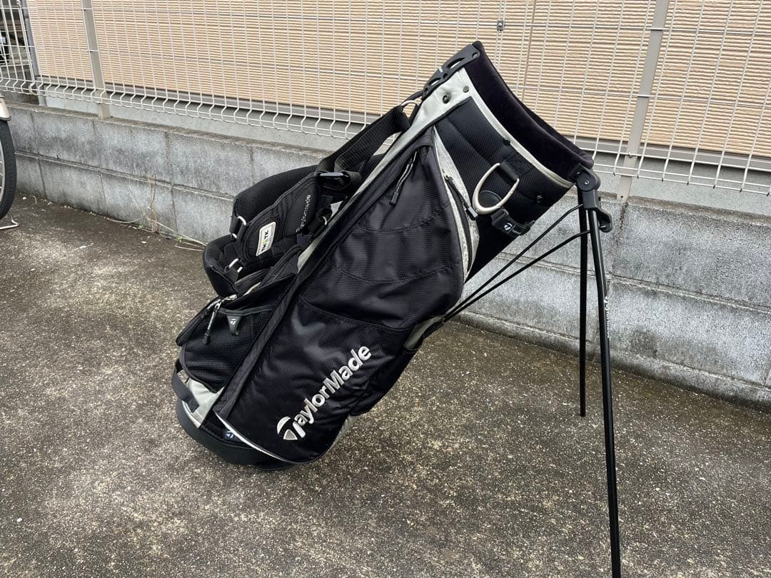 テーラーメイド　キャディバッグ　スタンド型　フードカバーあり