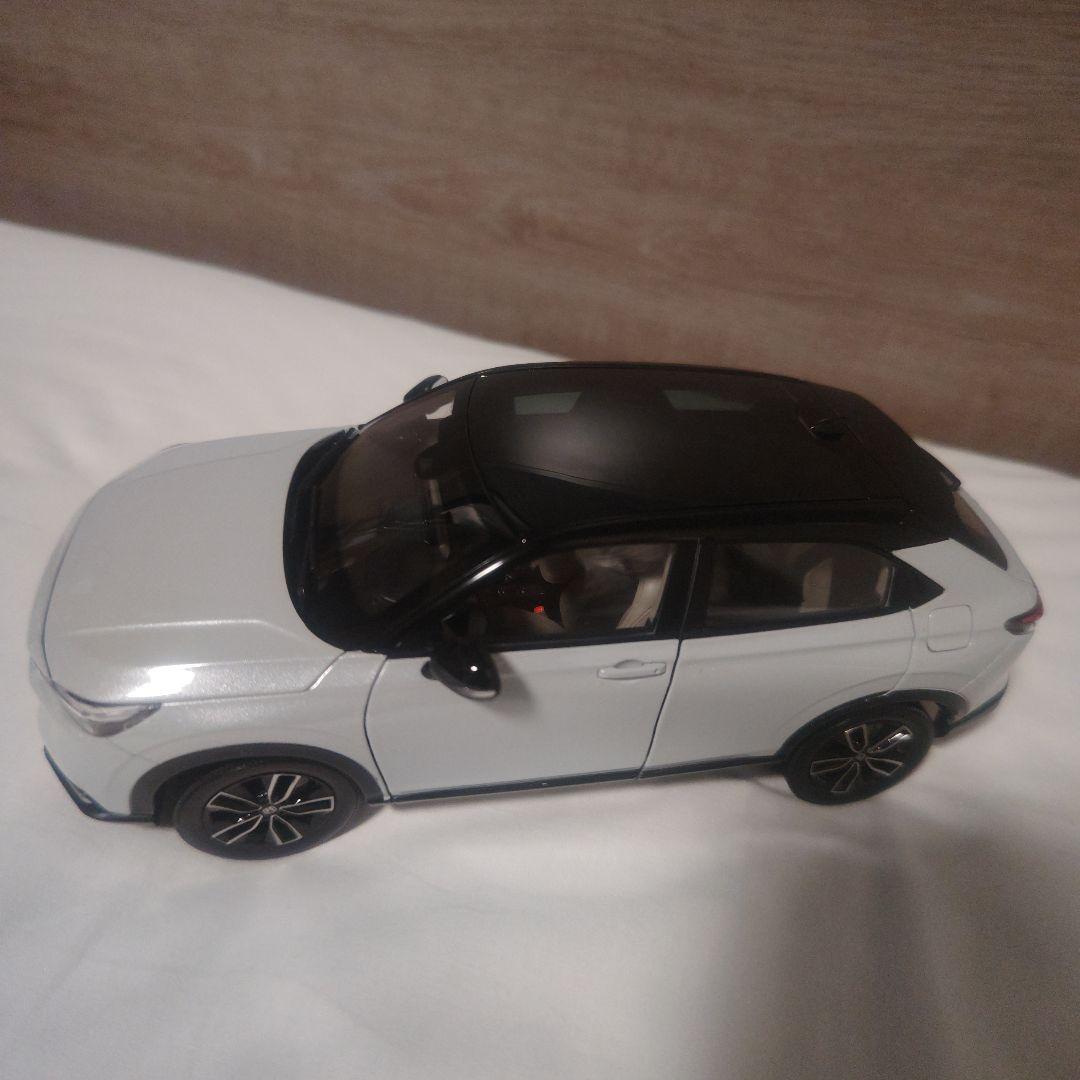 1/18 ミニカー　ホンダ　ヴェゼル　プレミアムサンライトホワイトパール